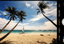 Regra dos terços: Vista panorâmica de uma praia tropical com céu azul claro, várias palmeiras inclinadas sobre uma faixa de areia onde pessoas estão tomando sol e nadando no oceano. Um veleiro aparece ao longe. A interface da câmera do smartphone exibe opções como HDR, flash e modos de captura, indicando a possibilidade de fotografias de alta qualidade durante as férias.